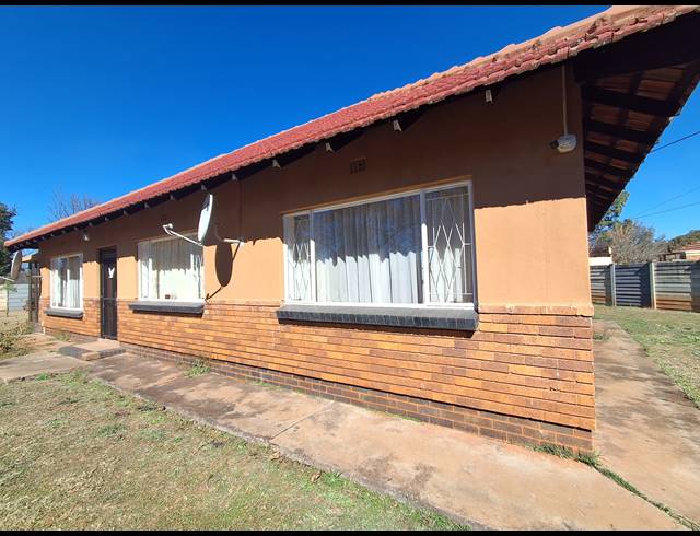 3 BEDROOM FREESTANDING FOR SALE IN STILFONTEIN EXT 4